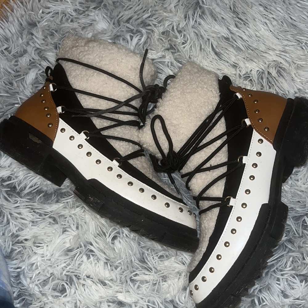 Boots🥾 - Picture 2 of 3